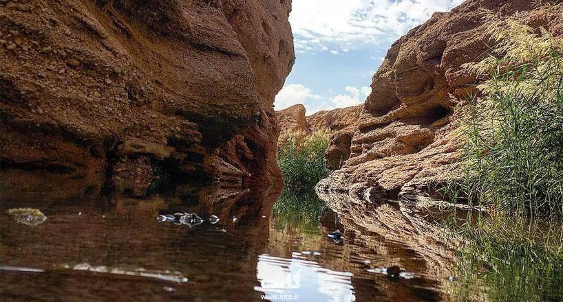 تنگه راگه یکی از جاذبه های طبیعی استان کرمان به شمار می رود.