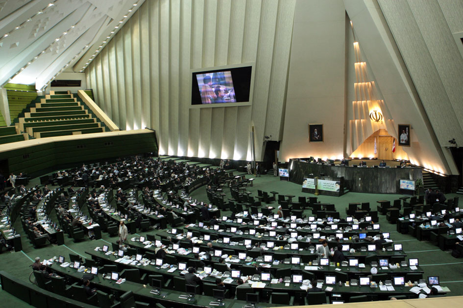 نشست مشترک بسیار مهم کمیسیون اقتصادی مجلس در خصوص حل مشکلات صادرات پسته