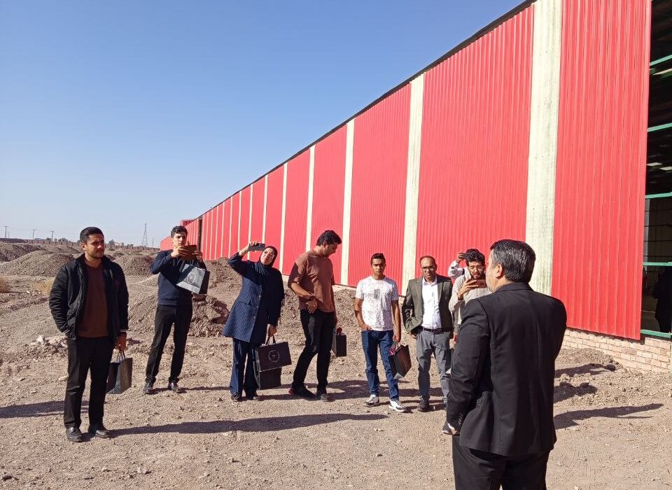 نشت خبری اصحاب رسانه بامدیرعامل کارخانه کاشی “کارا اسلب سرام کویر” درکشکوئیه