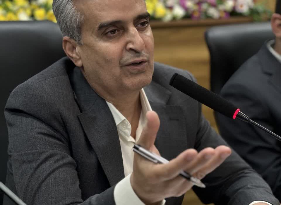 نشست خبری دکترآخوندی معاون مدیرکل ومدیرآموزش وپرورش شهرستان رفسنجان بااهالی رسانه